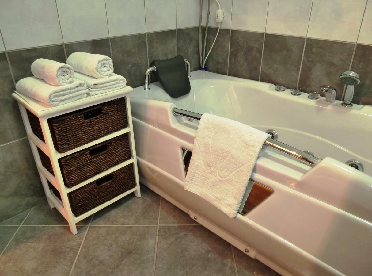 Nice Apartment & Room In ツァヴタット エクステリア 写真